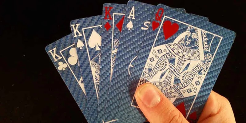 Cách nhận biết lá bài từ mặt sau không chỉ là kỹ năng chơi bài mà đó còn là cả nghệ thuật