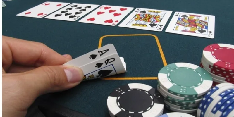 Chơi xì tố 7 cây được chia thành 5 vòng cược mỗi vòng có đặc điểm riêng